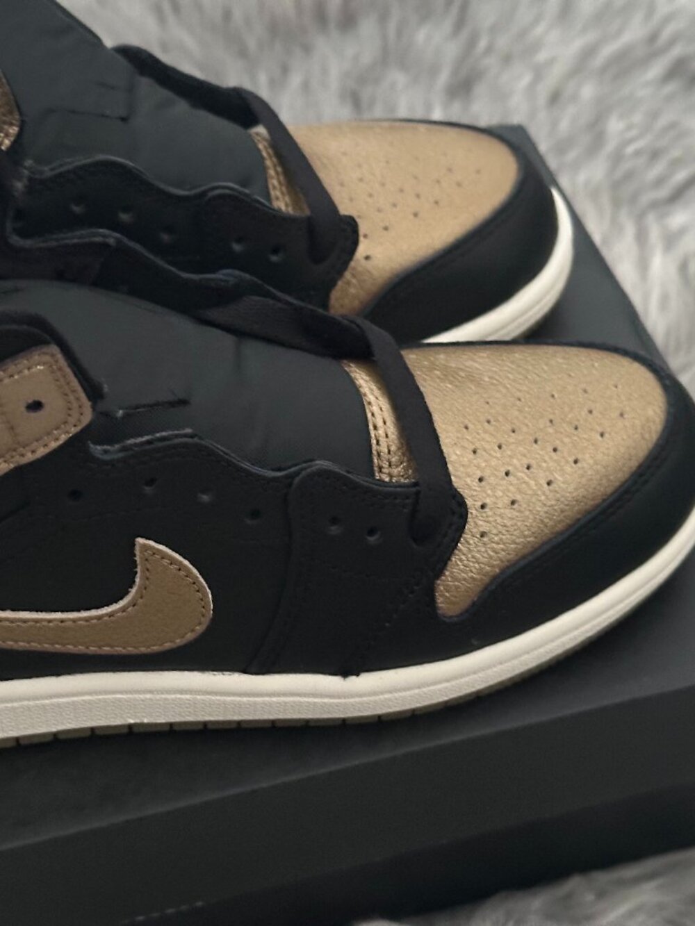 Nike Air Jordan 1 Mid SE Metallic Gold Black Kids 3Y FD1412-071